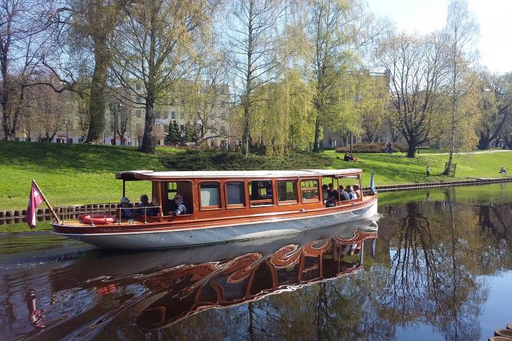 Riga Sightseeing Tour by Canal Boat slide-1